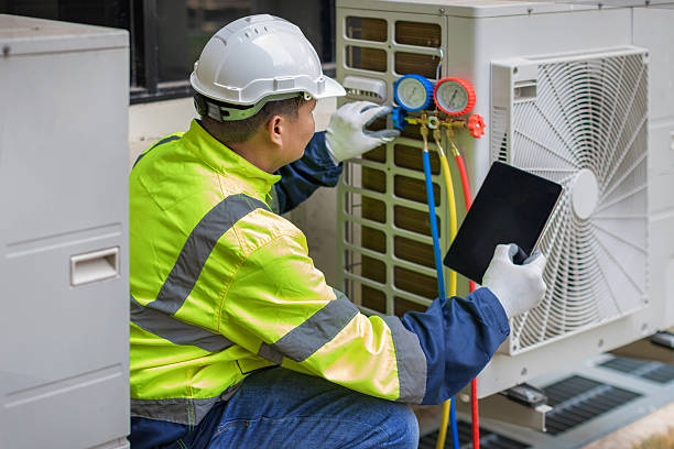 Professional Heat Pump Repair technician working in Mount Auburn, IL